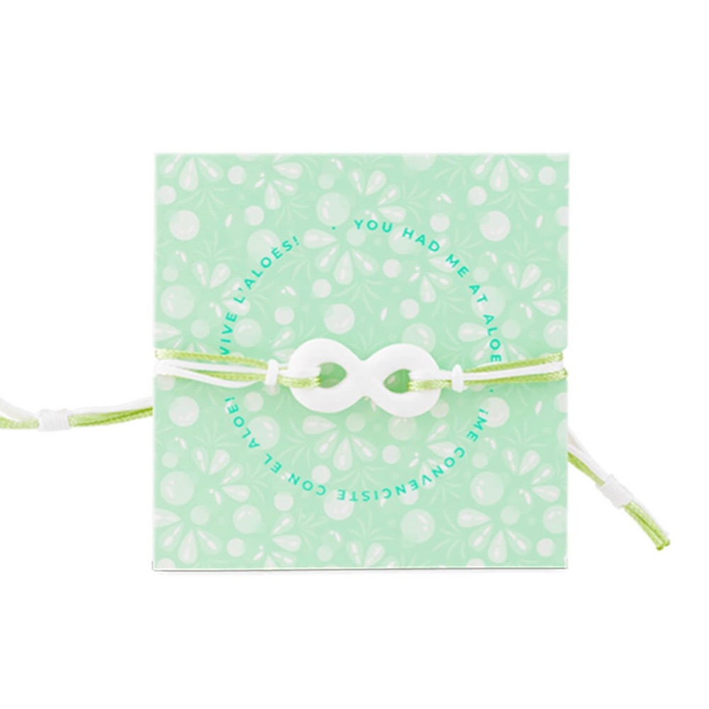 NEW IN WRAPPED PACKAGING Scentsy Scented Bracelet
Infinity Aloe Water & Cucumber